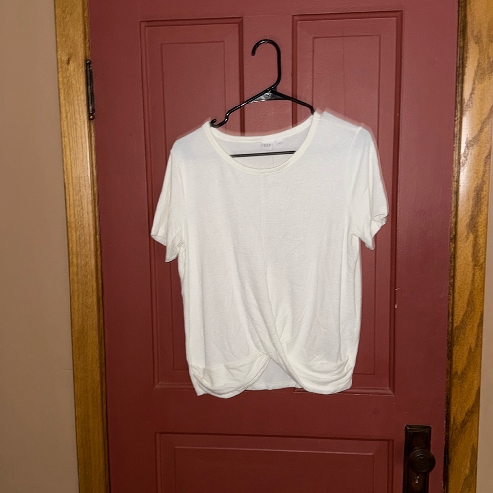 NWT gap tee
